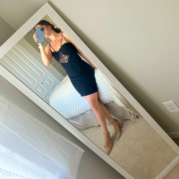 Bodycon dress with lace detail - Picture 1 of 3